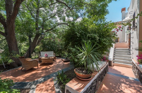 Leni Villa | Charming villa with garden for 2 pax in Salina CIR:19083037C100309