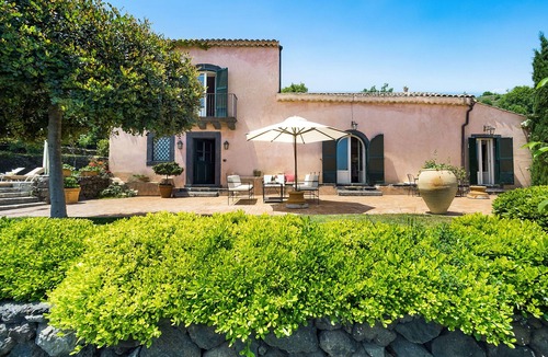 Trecastagni Villa | Chic Villa with enchanting atmospheres
