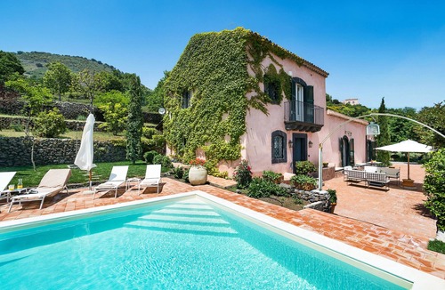 Trecastagni Villa | Chic Villa with enchanting atmospheres