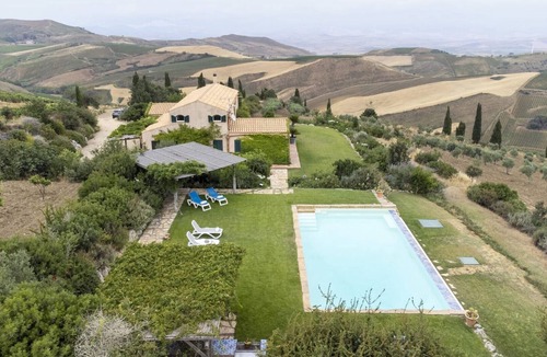 Vita Villa | Chirchiaro - Four Bedroom Villa, Sleeps 8