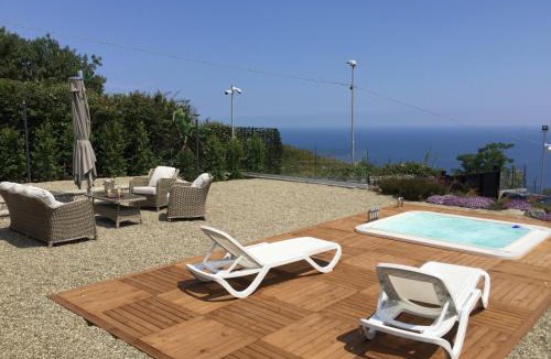 Vampolieri I Apartment | Ciclope's House with Mini Spa and amazing view