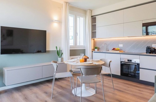 Tavernerio Apartment | Circle - Ghisallo - Two Bedroom Apartment, Sleeps 6