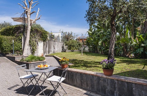 Picanello-Ognina-Barriera-Canalicchio Apartment | City Cottage with Garden and Pool by Wonderful Italy