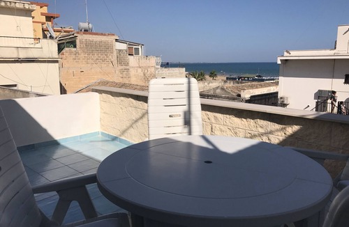 Pozzallo House | Comfortable and well-furnished single-family house facing the sea, 8/10 beds