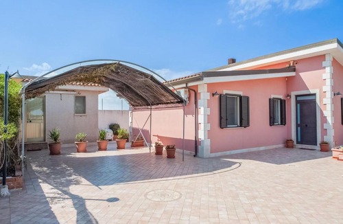 San Lorenzo House | Comfortable Holiday Home in Noto near Sea