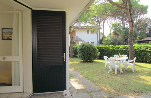 Bibione Pineda Villa | Comfy villa with charming garden