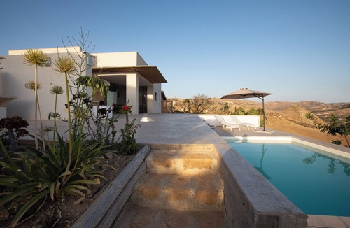 Favara Villa | Contemporary Shelter