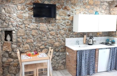 Old Town Apartment | Cortile delle mura