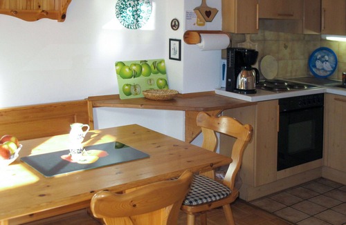 Treffen Villa | Cosy apartment in villa for 4 guests with WIFI, TV, terrace and pets allowed