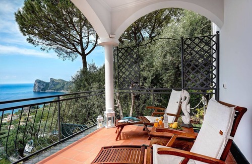 Marina del Cantone Apartment | Cosy apartment for 4 guests with WIFI, TV, balcony and panoramic view, close to Sorrento