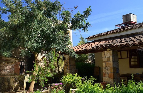 Noto Marina House | Cottage in Sicily with Private Garden & BBQ