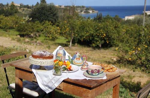 Santa Flavia Villa | Country house with sea view between citrus fruits, prickly pears and Mediterranean perfumes
