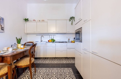 San Giovanni alla Vena Apartment | Cozy 80 sqm apartment, accommodating up to 4 people, located on the second floor of a building without an elevator.The property is located in Vicopisano, a charming medieval village about 20 km from Pisa. Nestled in a hilly landscape, the town boasts imp
