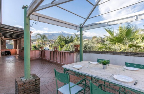 Santa Venerina Apartment | Cozy apartment in Santa Venerina with house a mountain view