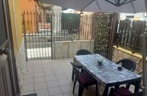 Contrada Pantano d'Arci Apartment | Cozy apartment with terrace, 600 meters from the airport.