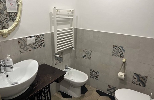 Municipio 1 House | Cozy central rooming house Bari near station, center and waterfront