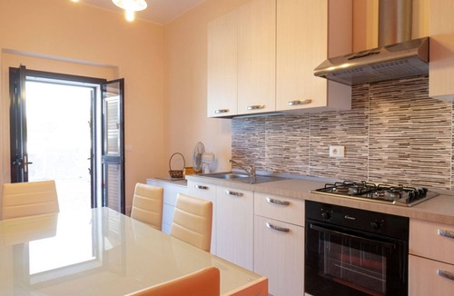 Pizzolungo Apartment | Cozy detached villa of 156 sqm, on two levels, able to accommodate up to 9 people. The property is located in Pizzolungo, a coastal hamlet of Erice, an oasis of peace overlooking the crystalline sea of ​western Sicily. A few minutes from Trapa