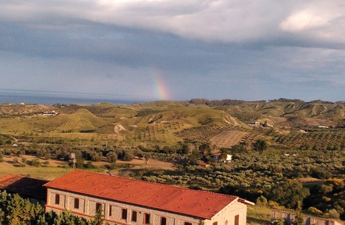 San Sostene House | Cozy Gallelli Castle Farmhouse in Badolato