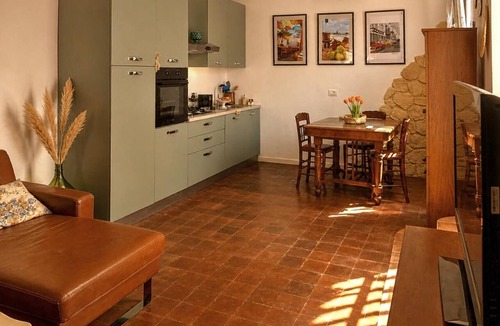 Militello in Val di Catania House | Cozy home in Militello in Val di Ca with WiFi