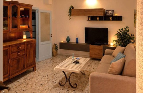 Militello in Val di Catania House | Cozy home in Militello in Val di Ca with WiFi