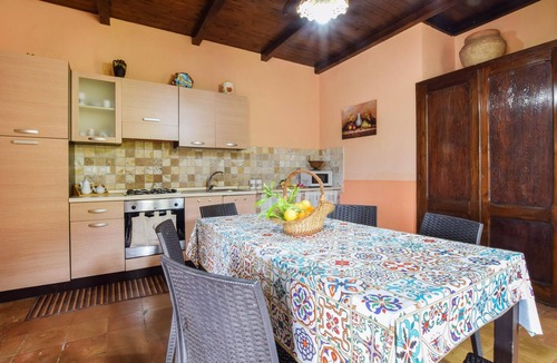Gaggi House | Cozy home in Gaggi with jacuzzi