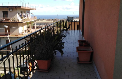 Linera Condo | Cozy home with Etna view and beach nearby
