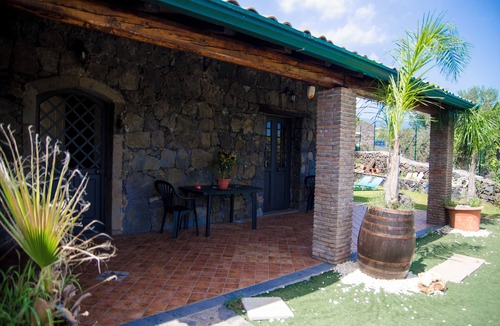 Santa Tecla Villa | COZY VILLA WITH ETNA VIEW WITH POOL AND PRIVATE INDOOR PARKING SPACES