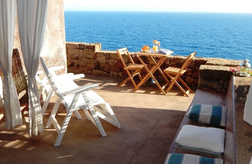 Pantelleria House | Dammuso well cared directly on the sea