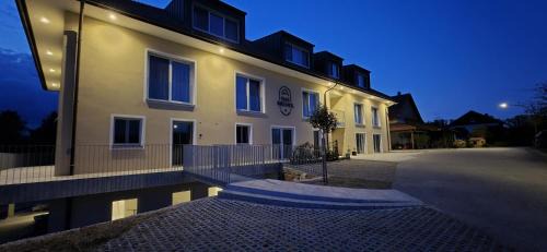Wilhering Bed & Breakfast | Das Bründl - Frühstückspension und Camping