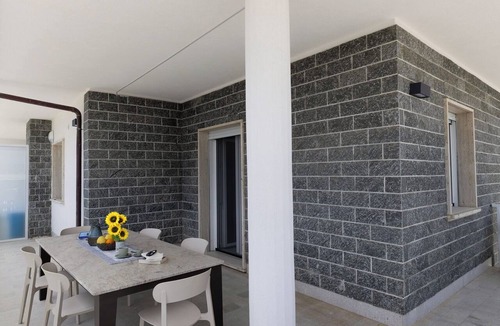 Marina di Davoli Apartment | Daulia, apartment in a villa near Soverato, Ionian Coast of Calabria—open year-round