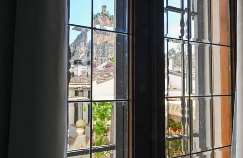 Caprona House | Degas Caprona. Single rooms, double rooms. Price 90€ per room.