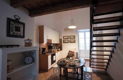 Kalsa Apartment | Delightful and elegant apartment in the heart of Palermo.