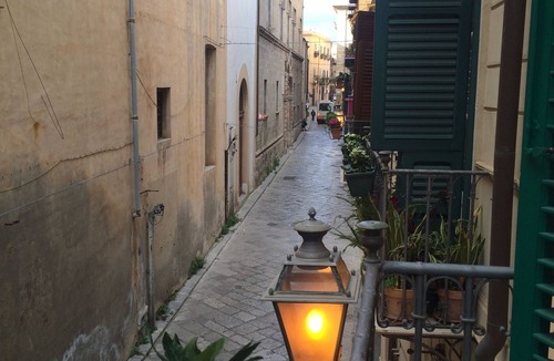 Kalsa Apartment | Delightful and elegant apartment in the heart of Palermo.