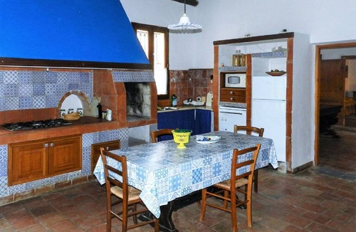 Mockarta House | Delightful Holiday Home in Fulgatore with Swimming Pool