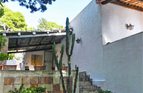 Mockarta House | Delightful Holiday Home in Fulgatore with Swimming Pool