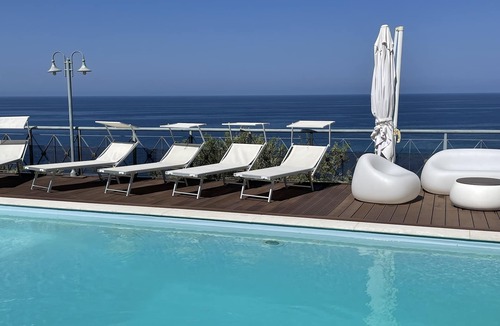 San Nicola l'Arena House | Dependance of about 100 square meters, with swimming pool shared with the owners.