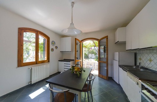 Arenella House | Detached house, 2.000m² with garden, orchard. Four-room apt 123m², ground floor.