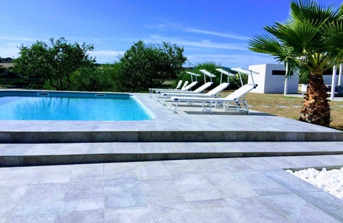 Carlentini Villa | Detached villa with private pool, 5 minutes from the sea, air conditioning