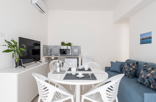 Syracuse Apartment | Dioniso Apartment with balcony by Wonderful Italy