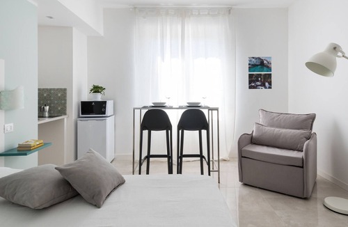 Syracuse Apartment | Dioniso Smart Suite with balcony by Wonderful Italy