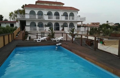 Cava dʼAliga Apartment | Donna Maria