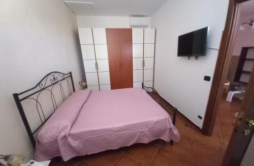 Milo House | Donna Maria