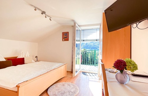 Zell Am Moos Apartment | Doppelzimmer mit Balkon 2 - Haus Rindberger und Pfarl