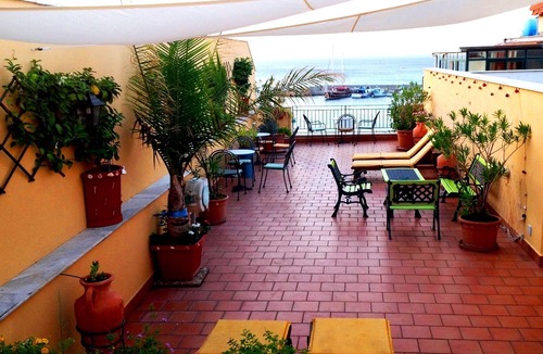 Sferracavallo Apartment | Double or twin room with private bathroom in Palermo - Sea area
