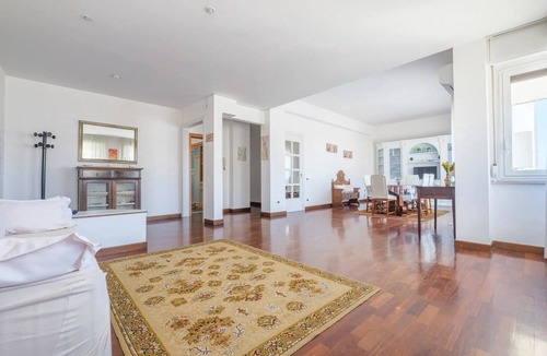 Reggio Calabria Apartment | Double Room “Treviso 4” with Wi-Fi and Air Conditioning