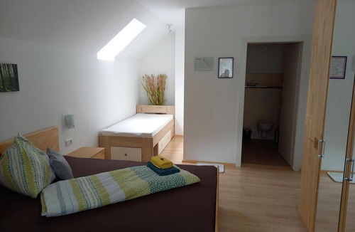 Predlitz-Turrach House | Dreibettzimmer, Dusche, WC, Bergseite - Gasthof zum Postwirt