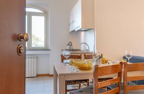 Cannizzaro Apartment | Easy Welcome Residenza Ortensia Appartamento Piera - Aci Castello Catania