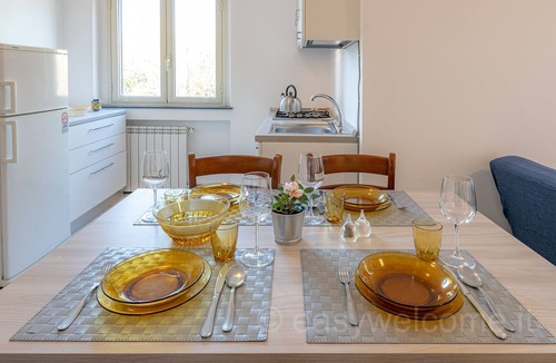 Cannizzaro Apartment | Easy Welcome Residenza Ortensia Appartamento Piera - Aci Castello Catania