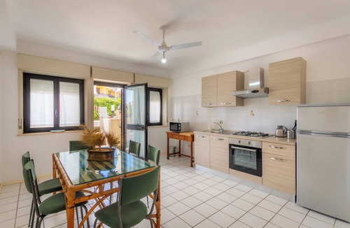 Avola Apartment | Eden Charming House - Three Bedroom Apartment, Sleeps 6
