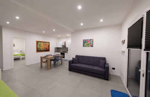 Scoglitti Apartment | Eggplant apartment in villa with swimming pool, sea village Scoglitti.